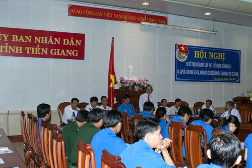 Đồng chí Trần Thanh Đức - Tỉnh uỷ viên, Phó Chủ tịch UBND tỉnh phát biểu tại Hội nghị